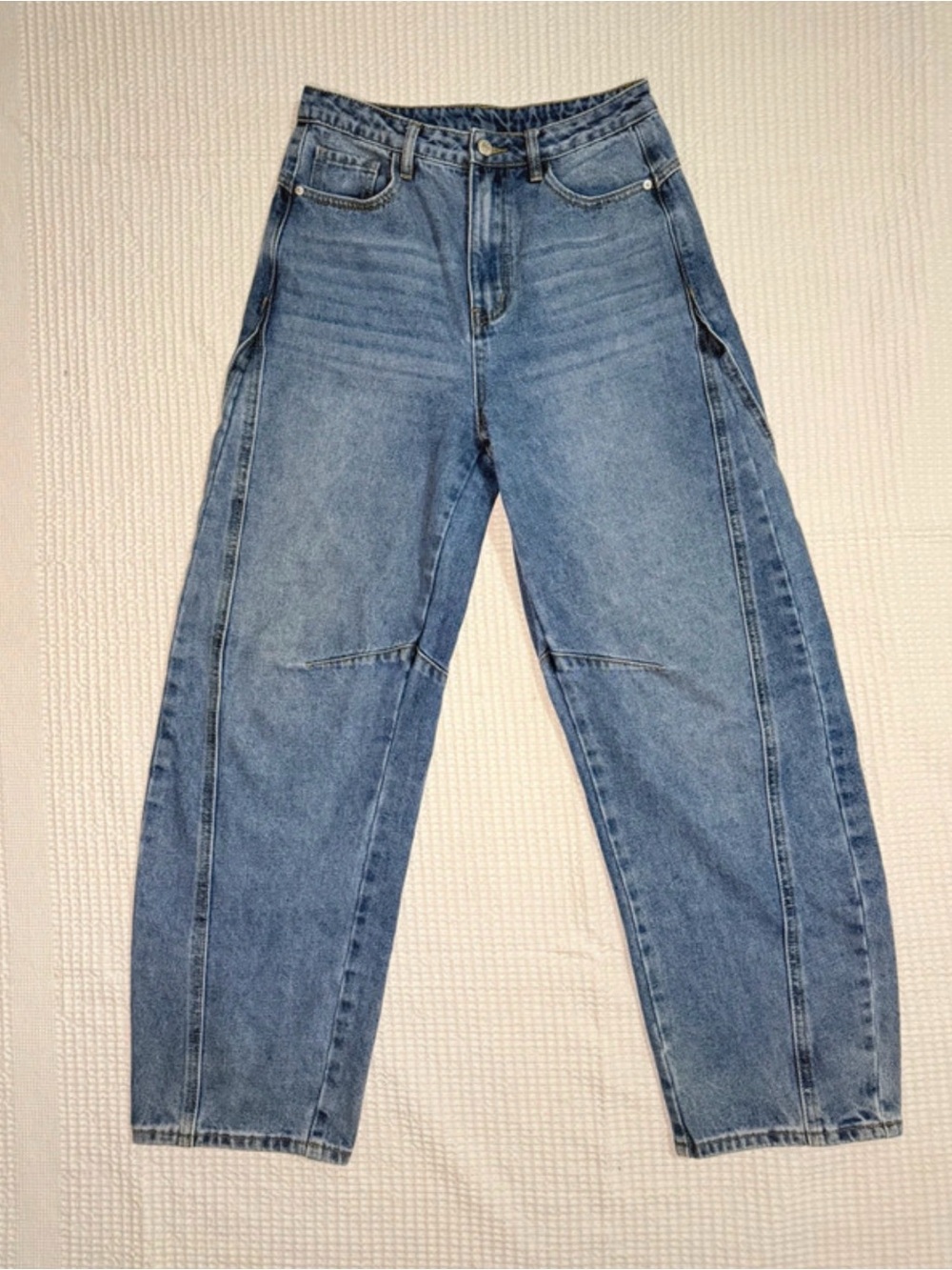 Commense Women's Barrel Jeans Size M 100%
Cotton Light Wash